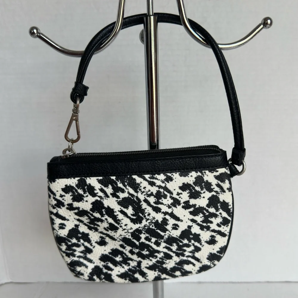 Calvin Klein Womens Black White Animal Print  Wristlet Purse